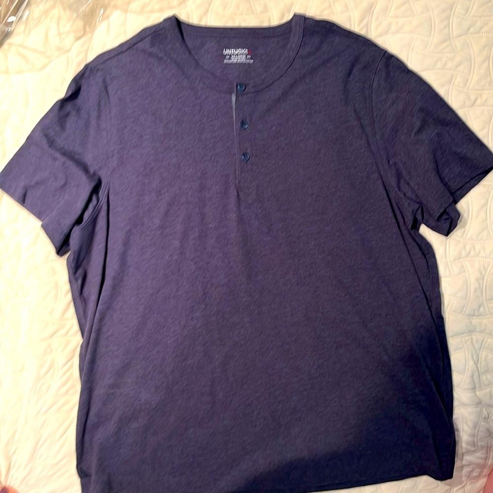 Men’s Untuckit short sleeve henley